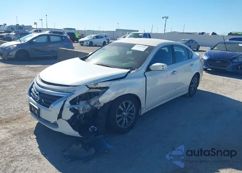 2015 Nissan Altima 2.5 S z USA, uszkodzony, nr VIN 1N4AL3AP9FC577681